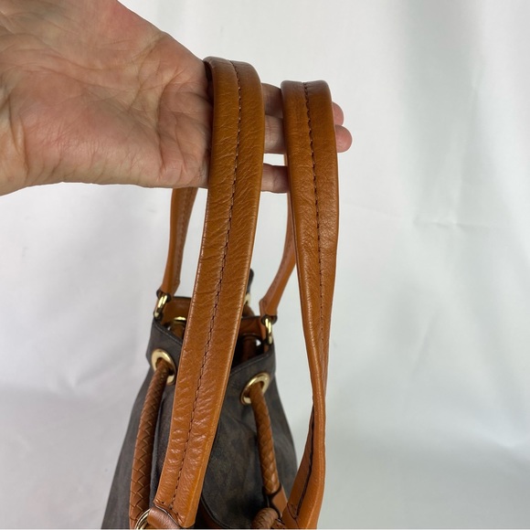 Michael Kors Collection, Bucket bag and wallet - Picture 15 of 16